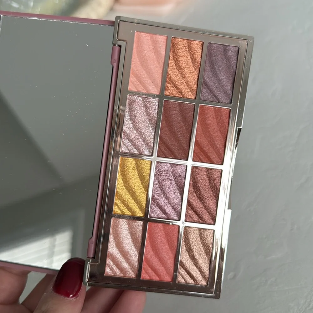 NEW- Ciate London The Velvet Eyeshadow Palette